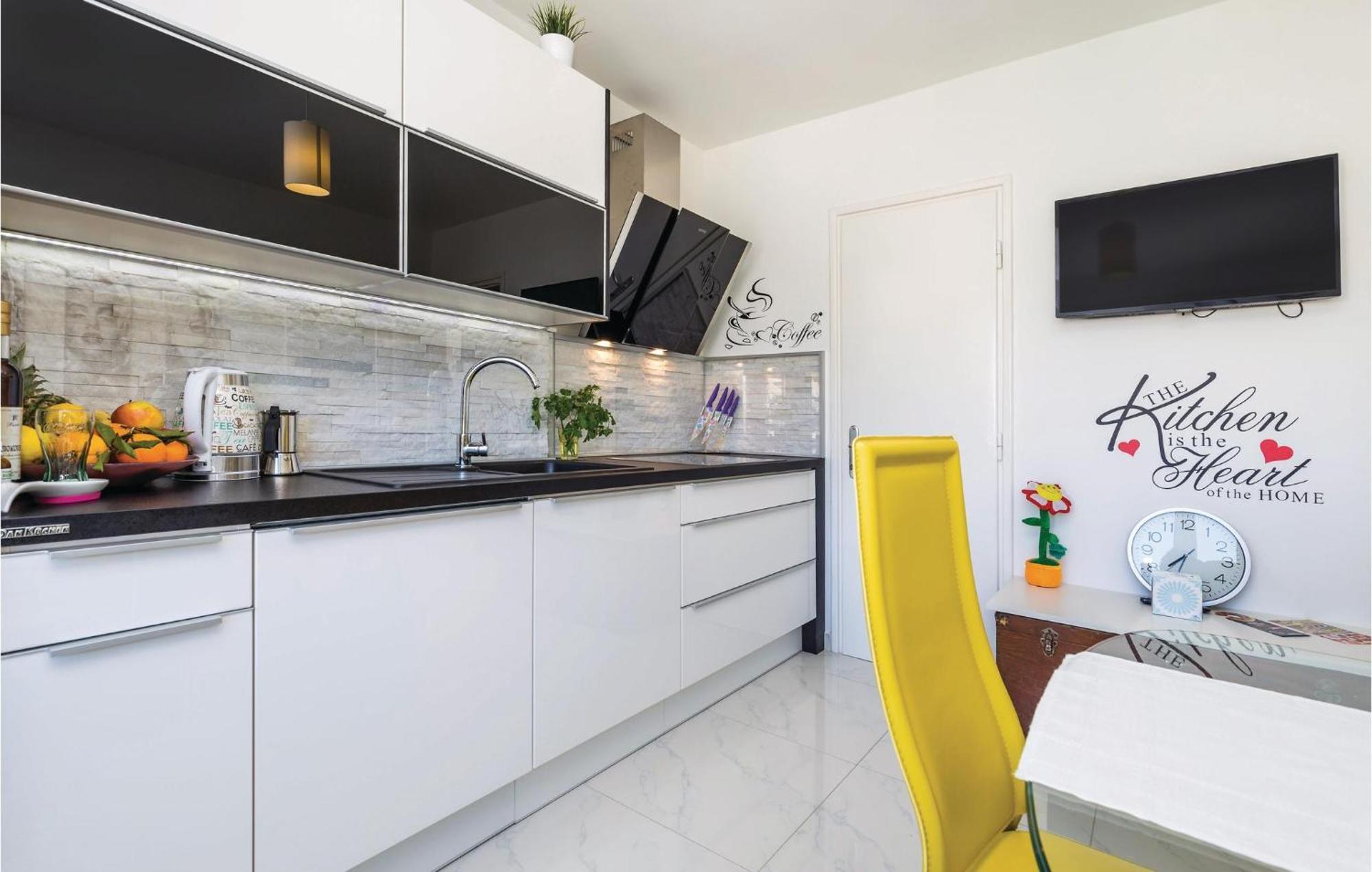Stunning apartment in Rijeka with 1 Bedrooms&WiFi Buitenkant foto